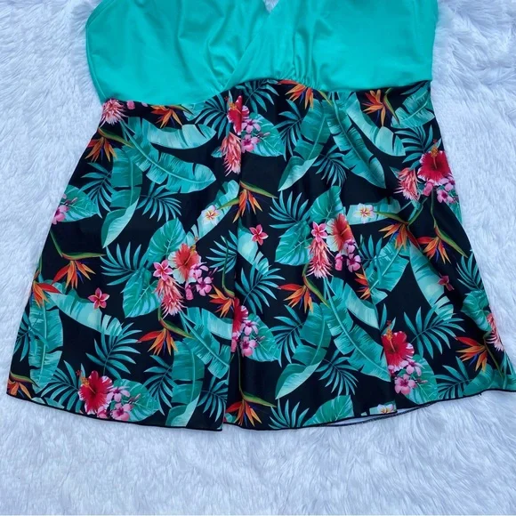 2 Piece Swimsuit With Swim Shorts - Picture 9 of 13